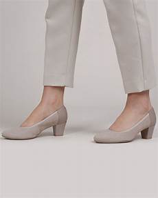Low-Heeled Shoes